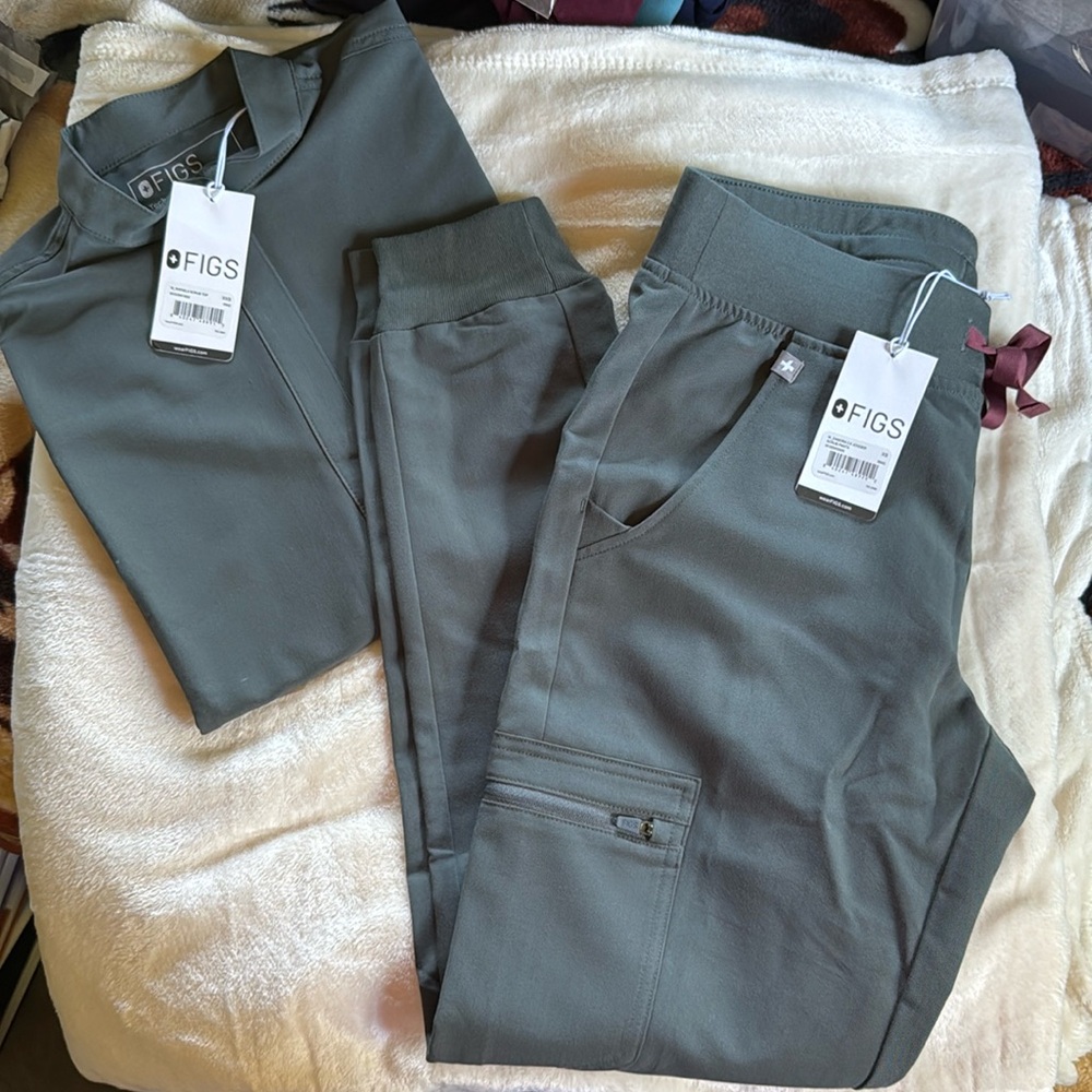 FIGS RAFAELA TOP & ZAMORA JOGGERS